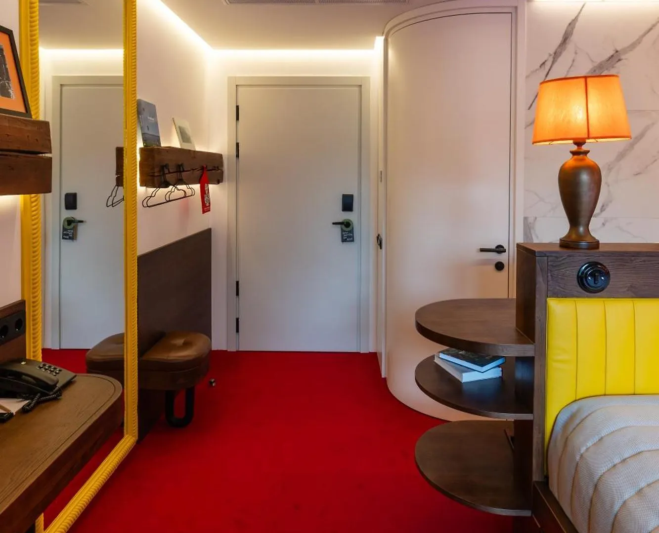 !Fest Hotel Rynok Square Lviv 0*,